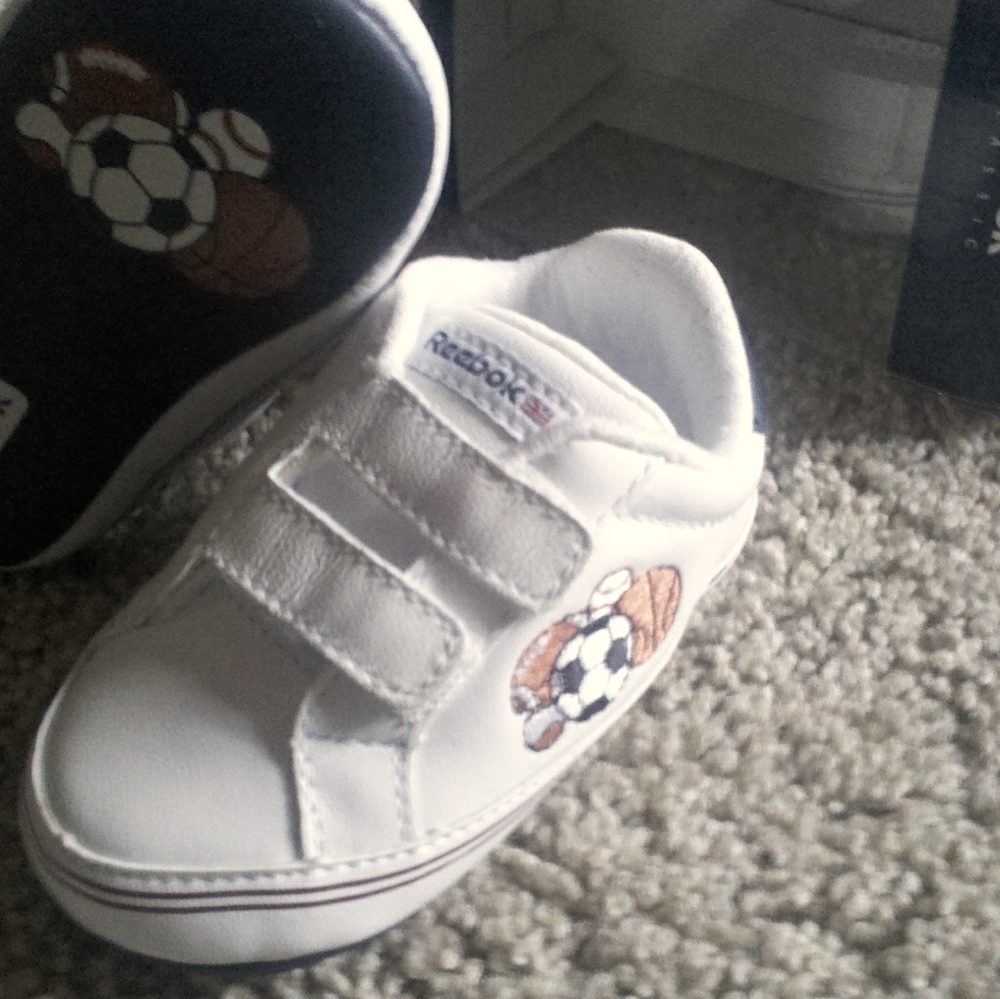 Baby Boys Size 2 Reebok 3/6 months 🏈NFL Crib Shoe